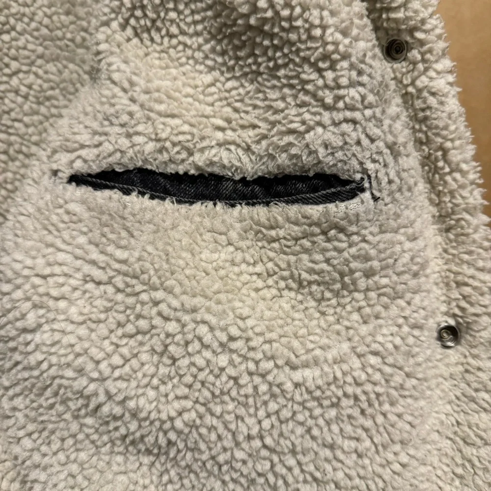 Levi’s The Sherpa Trucker Jacket - Picture 4 of 5